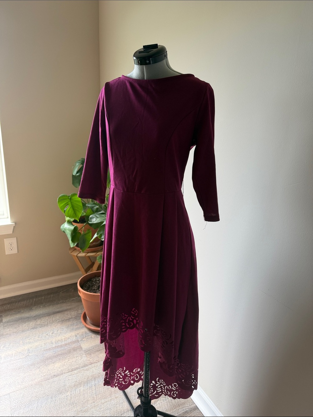 Women's Elegant Burgundy Scalloped Hem Dress